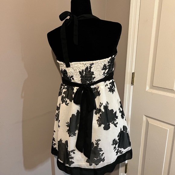 Pink Collection Halter type top from size XL - Picture 2 of 3